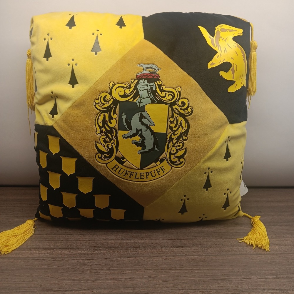Harry Potter 'Hufflepuff' Tasseled 16" Throw Pillow